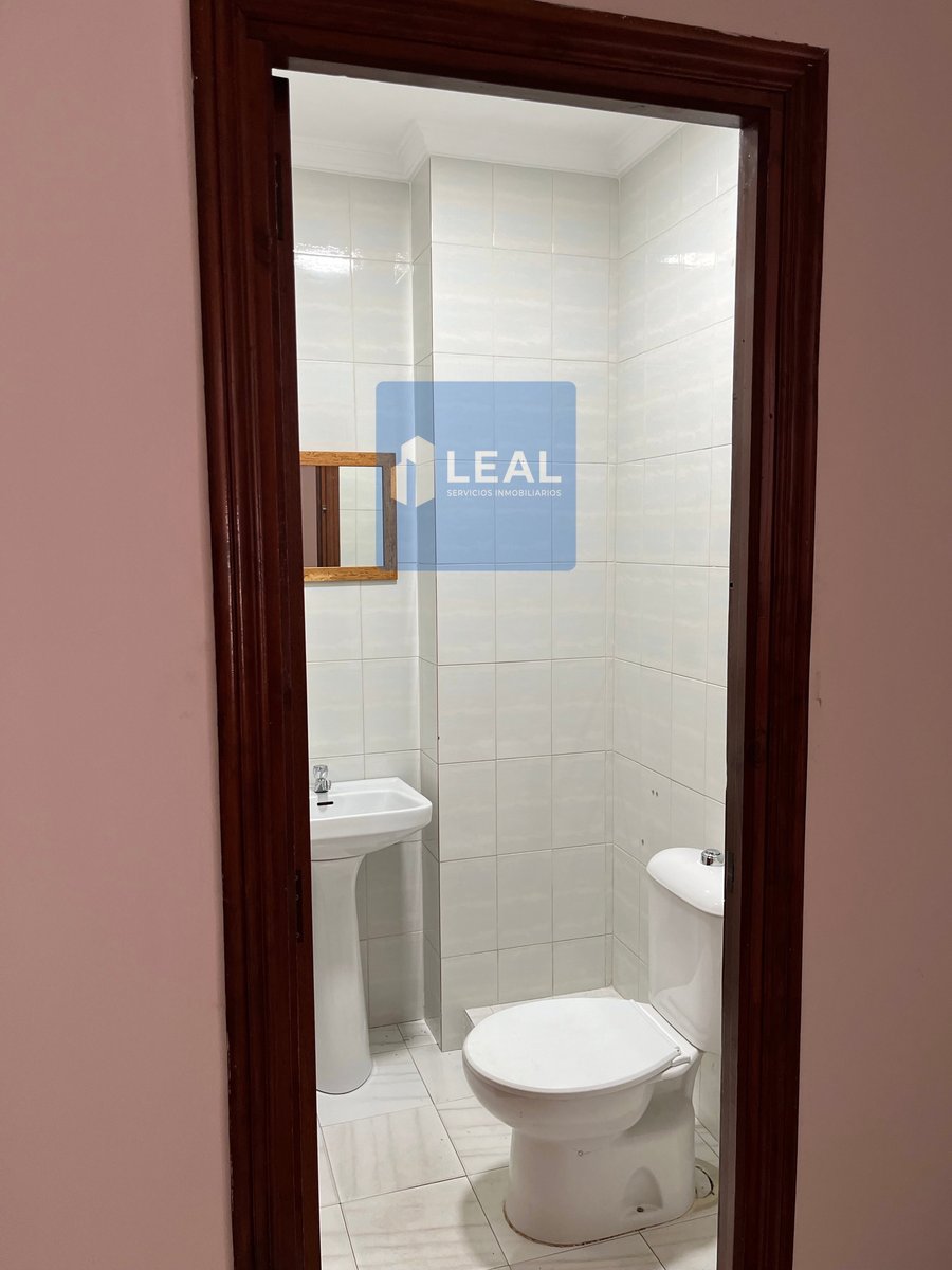 Local comercial en avenida Jose Antonio gallego 4