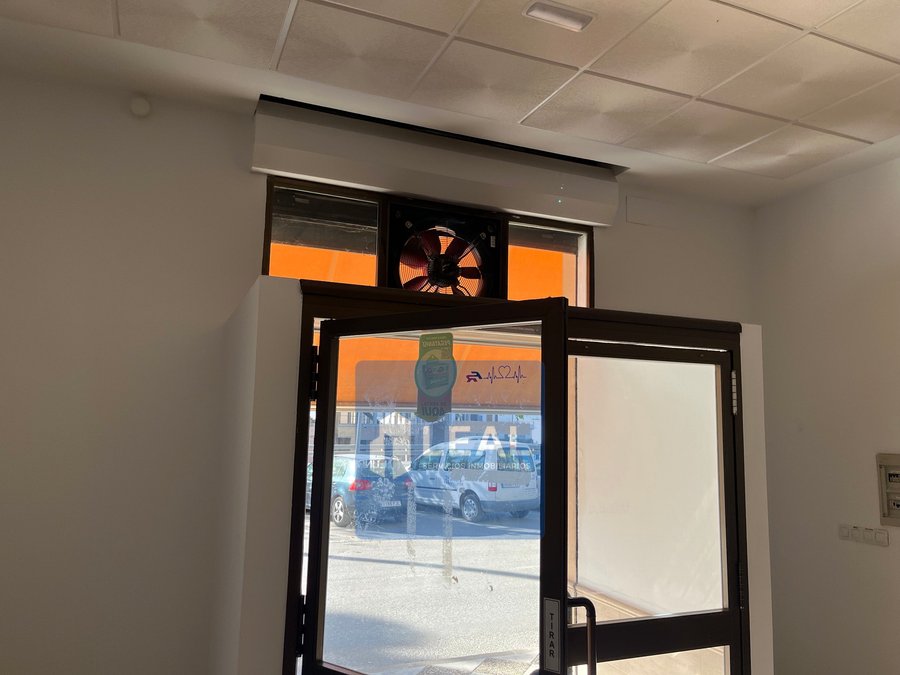 Local comercial en avenida Jose Antonio gallego 3