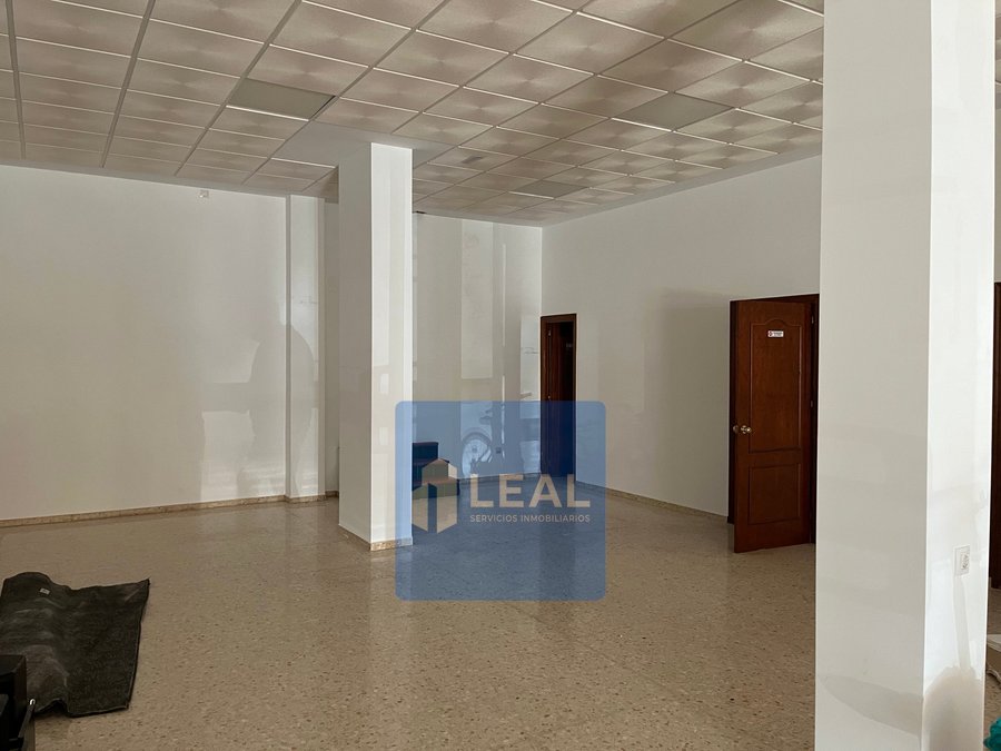 Local comercial en avenida Jose Antonio gallego 2